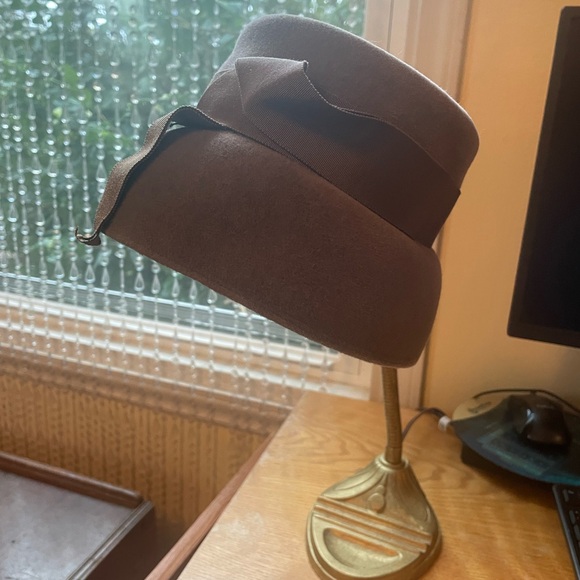 Vintage 1960s Brown Felt Cloche Hat - Picture 1 of 6